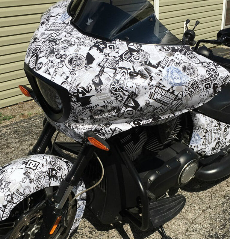 Pose d'un covering partiel sur une moto